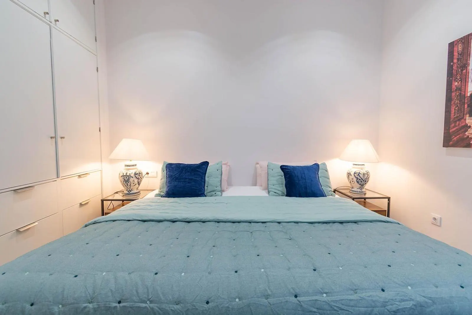 5-Bedroom Gem In The Heart Of Севилья Апартаменты